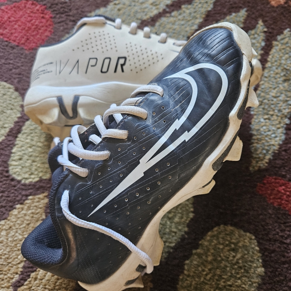 Nike Vapor baseball cleats boys 3.5Y